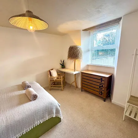 Palms 1 - Wood Burner, 5 Min Walk To Beach+parking * New Quay